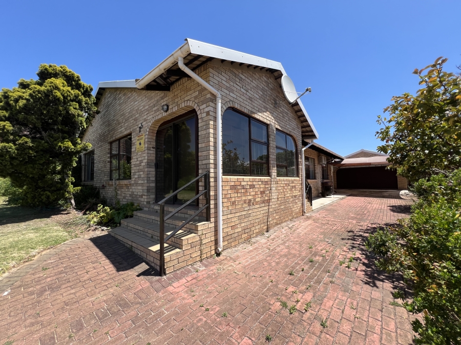 4 Bedroom Property for Sale in Wavecrest Eastern Cape